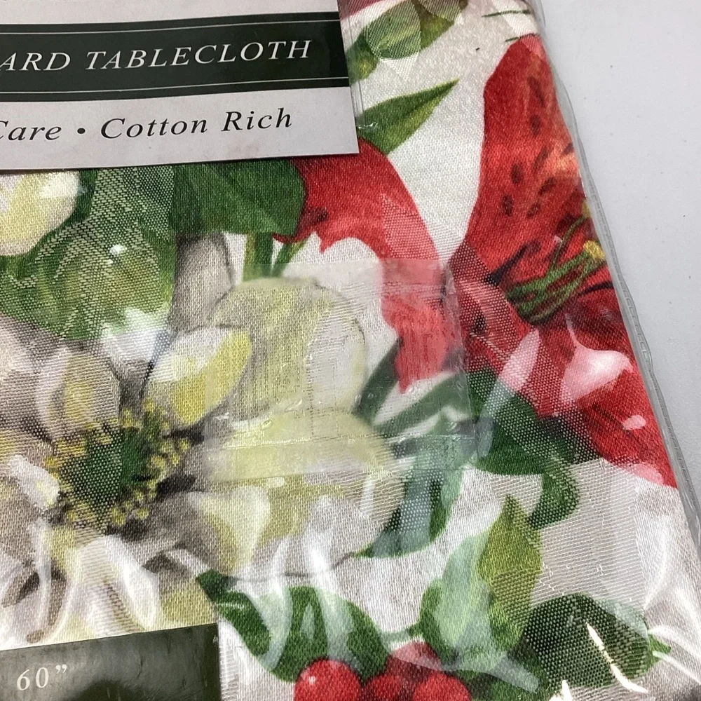 Holiday Expressions Jacquard Tablecloth by Benson Mills Round 60” NWOT